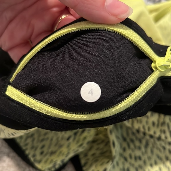 Lululemon speed up shorts size 4 - Picture 3 of 3